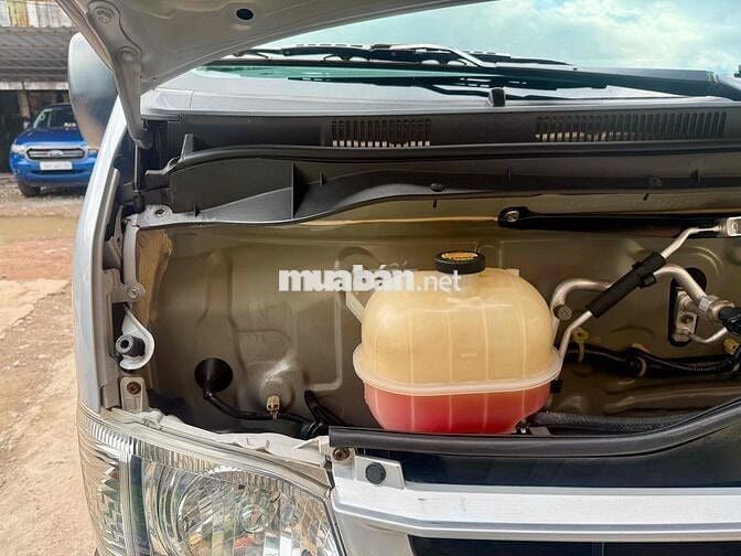 Toyota Hiace 2013 16 chỗ máy xăng, hỗ trợ hạ tải