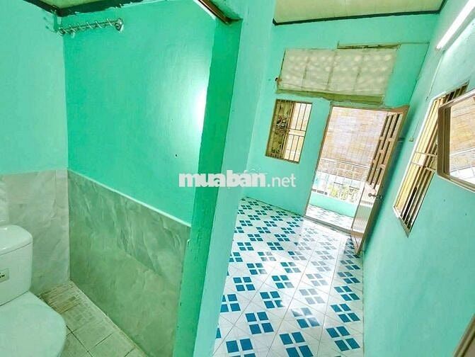 Phòng bancol lầu 1, không chung chủ đề