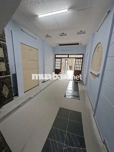 Mặt tiền Giải Phóng nhà 6PN 6wc sơn mới hoàn toàn