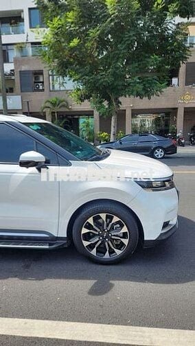 Bán xe Kia Carnival 2023 Signature 3.5G - 44000 km