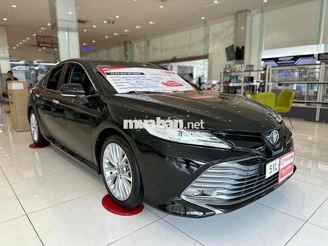 TOYOTA CAMRY 2,5 Q ĐEN 2021 bảo hành chính hãng