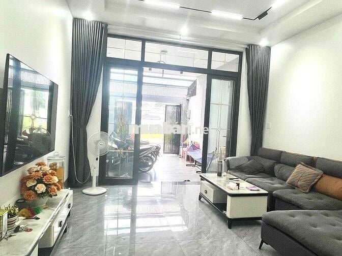 nhà mới hiện đại 2 lầu tại khu dân cư ngân thuận đã hoàn công