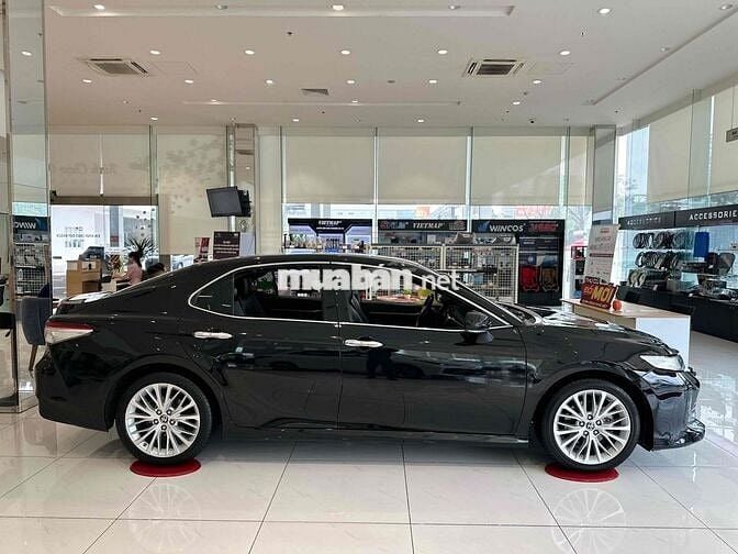 TOYOTA CAMRY 2,5 Q ĐEN 2021 bảo hành chính hãng