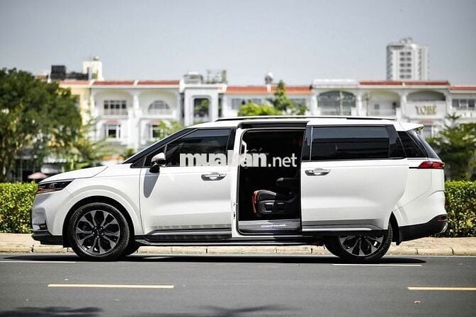 Bán xe Kia Carnival 2023 Signature 3.5G - 44000 km