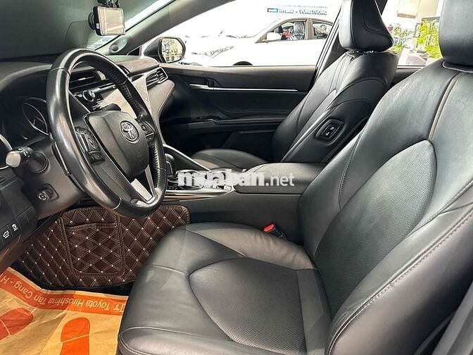 TOYOTA CAMRY 2,5 Q ĐEN 2021 bảo hành chính hãng