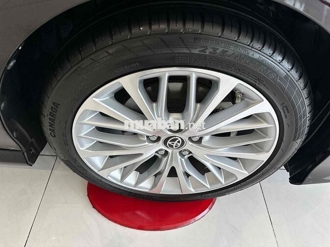 TOYOTA CAMRY 2,5 Q ĐEN 2021 bảo hành chính hãng
