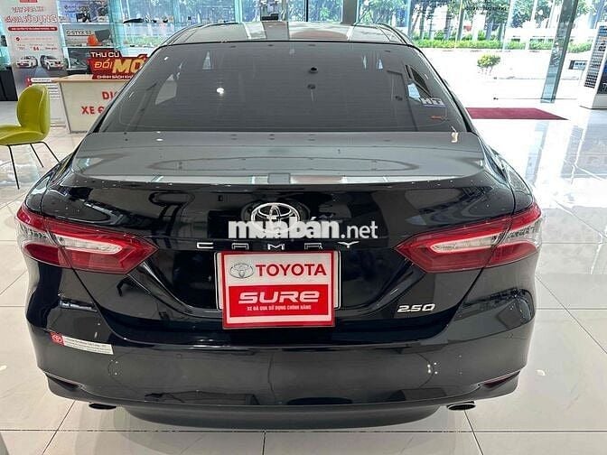 TOYOTA CAMRY 2,5 Q ĐEN 2021 bảo hành chính hãng