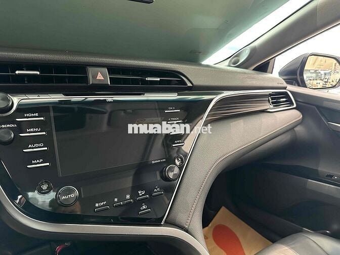 TOYOTA CAMRY 2,5 Q ĐEN 2021 bảo hành chính hãng