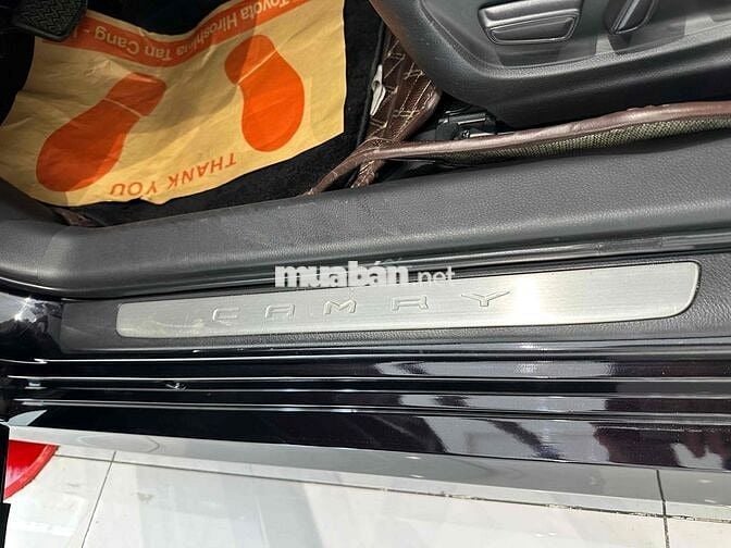 TOYOTA CAMRY 2,5 Q ĐEN 2021 bảo hành chính hãng