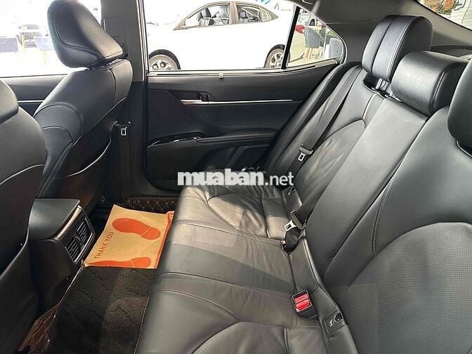 TOYOTA CAMRY 2,5 Q ĐEN 2021 bảo hành chính hãng