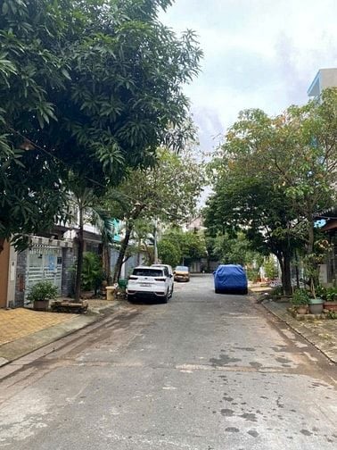 Cần bán nhà thô KDC 6B Intresco dt: 5m x 20m, trệt, 2 lầu, 1st 