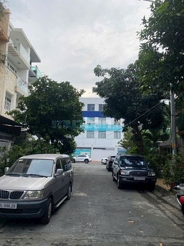 Cần bán nhà thô KDC 6B Intresco dt: 5m x 20m, trệt, 2 lầu, 1st 