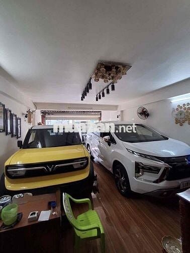 GÒ VẤP HẺM NHỰA Ô TÔ NGỦ TRONG NHÀ