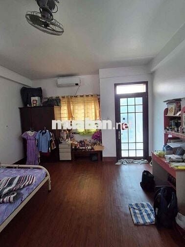 GÒ VẤP HẺM NHỰA Ô TÔ NGỦ TRONG NHÀ