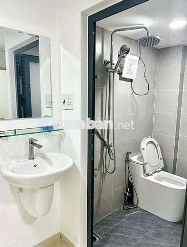 Cho thuê Phòng View Sân Vườn cạnh Hoàng Quốc Việt, Crescent Mall