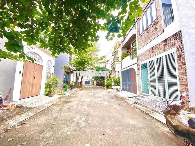 Cho thuê nhà hẻm 9m Đặng Thùy Trâm, 6x23m 7PN, 8WC, Trệt lửng 2 lầu ST