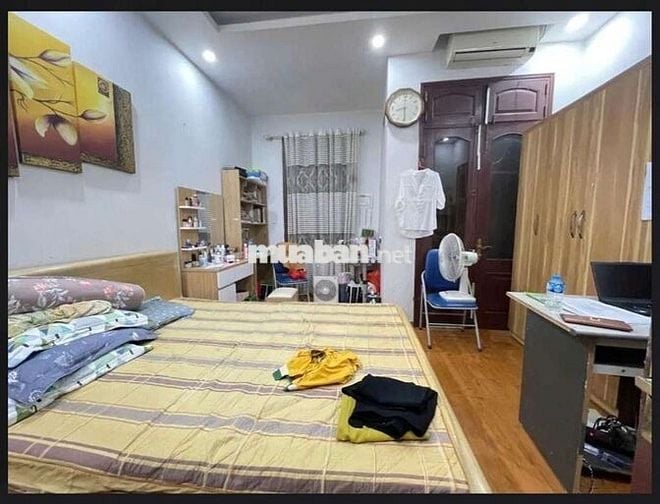 Tôi cần bán nhà 4tầng mặt ngõ Hoàng Quốc Việt ô tô chánh đỗ.