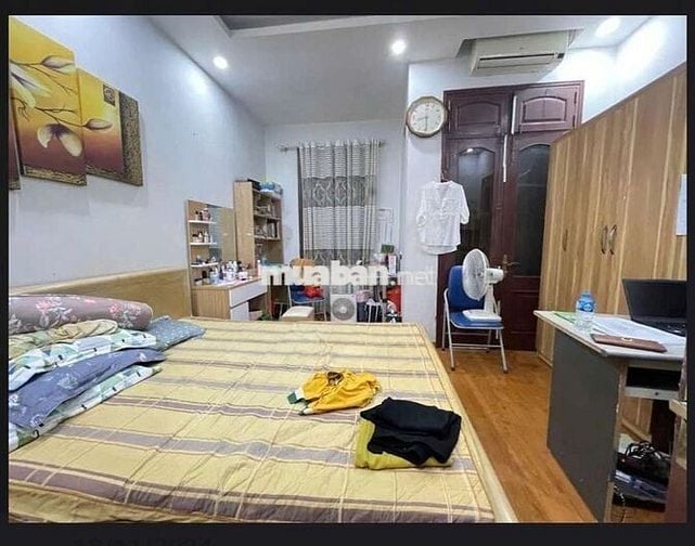 Tôi cần bán nhà 4tầng mặt ngõ Hoàng Quốc Việt ô tô chánh đỗ.