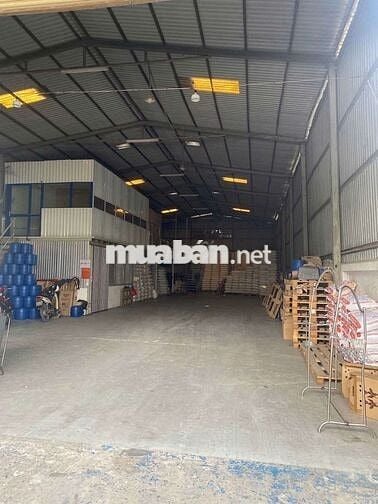 Cần bán nhà xưỡng đang cho thuê 25tr/tháng . Đường nhựa thông 13m .