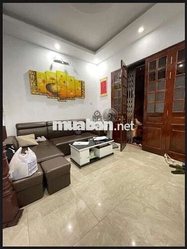 Tôi cần bán nhà 4tầng mặt ngõ Hoàng Quốc Việt ô tô chánh đỗ.