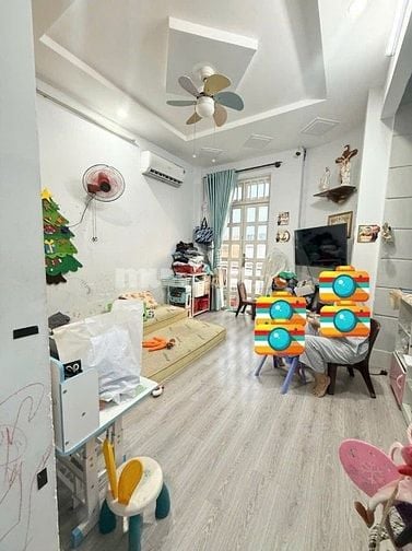 1 ĐỜI CHỦ - GẦN CC BÀU CÁT - MT KINH DOANH 6M THÔNG - 64M2 CHỈ 9.6 TỶ 