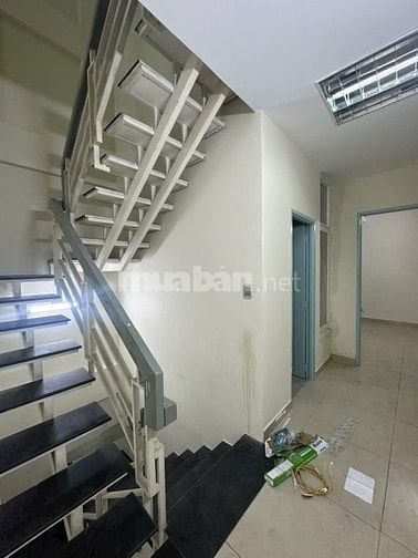 BÁN NHÀ CÁCH VÀI CĂN ĐẾN MẶT TIỀN ĐƯỜNG 