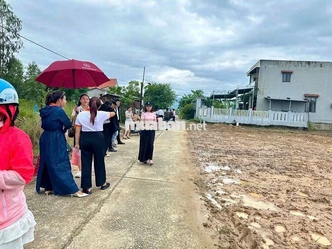 CẦN BÁN NHANH LÔ ĐẤT SAU CHỢ ĐẠI HIỆP GIÁ CHIT 7XX.LÔ