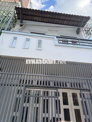 Cho thuê nhà NGUYÊN CĂN chỉ 9tr hẻm oto gần Phạm Văn Đồng. Nhà mới