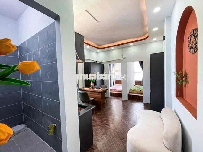 🎓 2PN Ban Công siêu sáng giữa trung tâm Q10 – Sát dải trường đại học