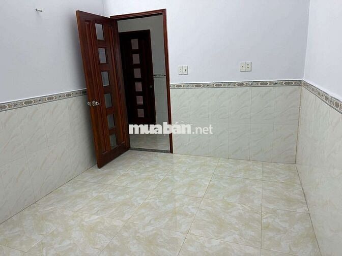 Cho thuê nhà NGUYÊN CĂN chỉ 9tr hẻm oto gần Phạm Văn Đồng. Nhà mới