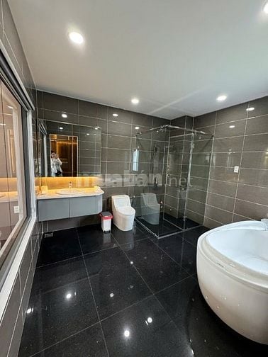 Cần bán gấp biệt thự hồ bơi sân vườn Nhị Bình dt 766m giá 20.8 tỷ