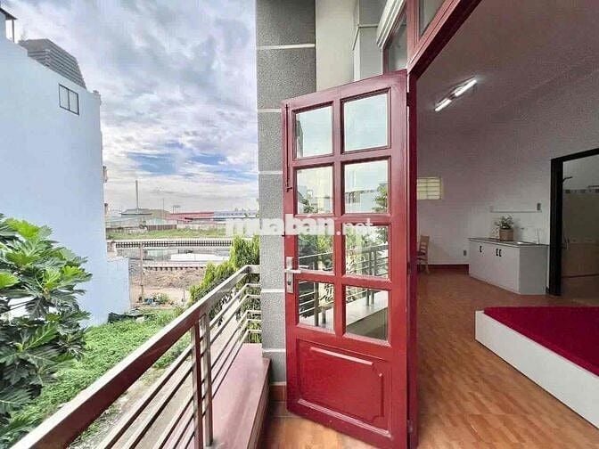 PHÒNG TRỌ FULL NỘI THẤT RỘNG RÃI CÓ BAN CÔNG THOÁNG NGAY TRUNG TÂM GV