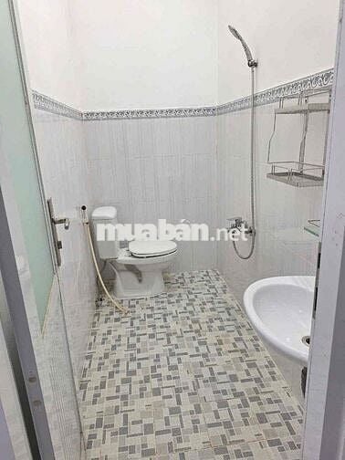 CHO THUÊ NHÀ ĐƯỜNG 8 M  XE TẢI ĐẬU CỬA