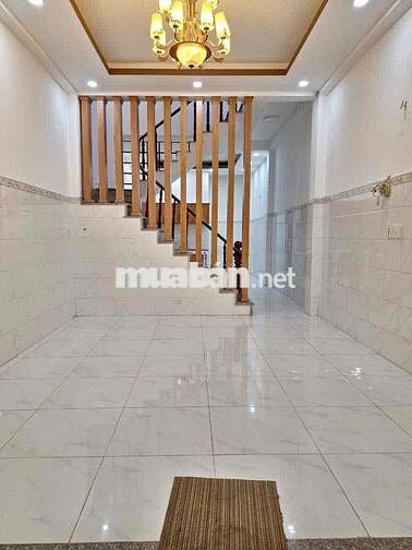 CHO THUÊ NHÀ ĐƯỜNG 8 M  XE TẢI ĐẬU CỬA