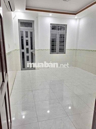 CHO THUÊ NHÀ ĐƯỜNG 8 M  XE TẢI ĐẬU CỬA