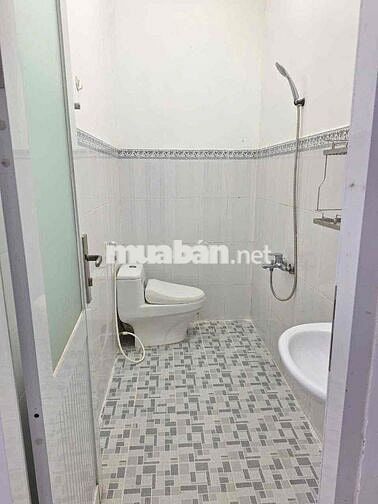 CHO THUÊ NHÀ ĐƯỜNG 8 M  XE TẢI ĐẬU CỬA