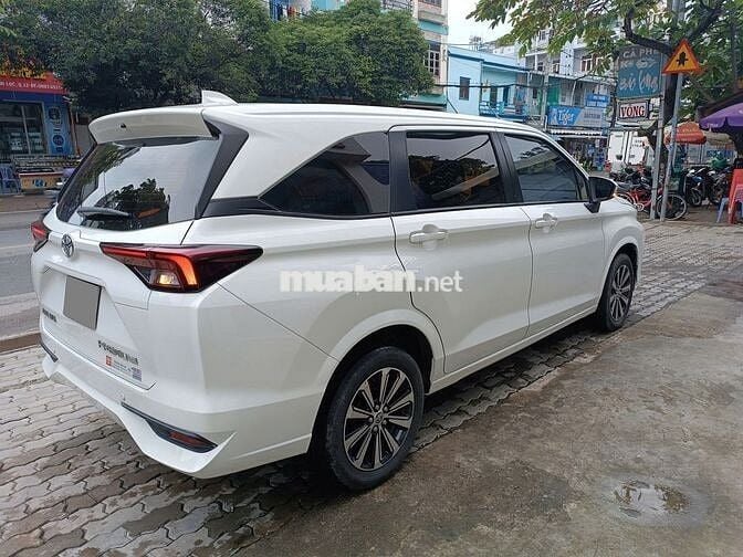 Toyota Avanza 2023 số tự động màu trắng rin