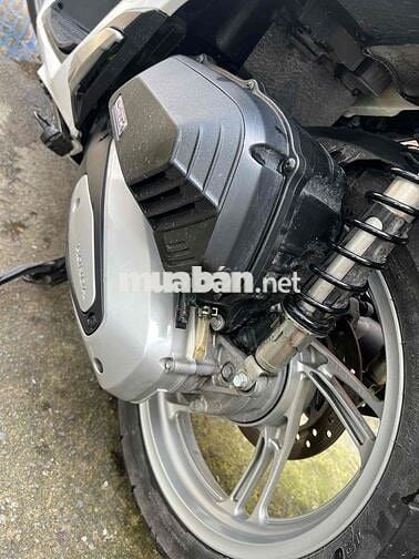 cần bán xe chính chủ ký giấy xe đẹp zin êm