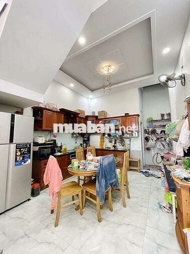 BÁN NHÀ 2 TẦNG HẺM XE HƠI THÔNG NHỈNH 4 ĐỒNG