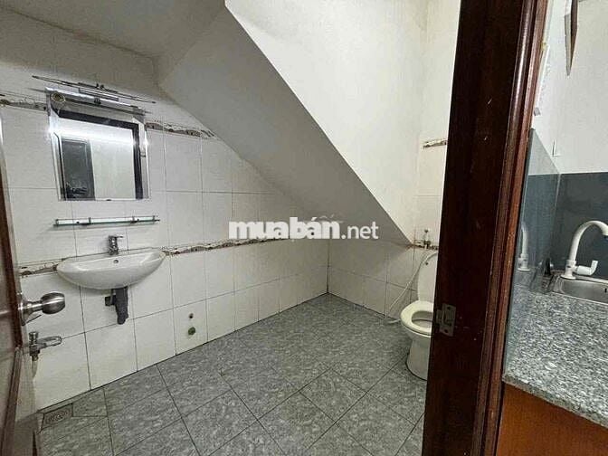 PHÒNG TRỌ CHO THUÊ SIÊU RỘNG NGAY QUANG TRUNG CHỈ 3TR5