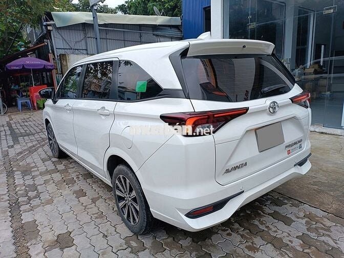 Toyota Avanza 2023 số tự động màu trắng rin