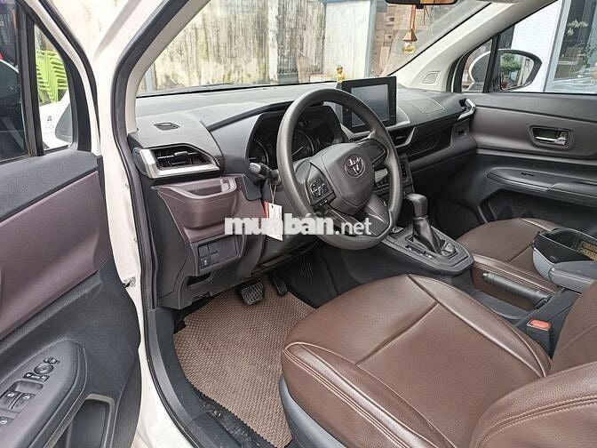 Toyota Avanza 2023 số tự động màu trắng rin