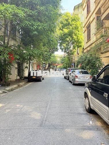 PHÂN LÔ Ô TÔ TRÁNH - Ô TÔ ĐỖ CỬA VỪA Ở VỪA KINH DOANH - CHỈ 17,7 TỶ