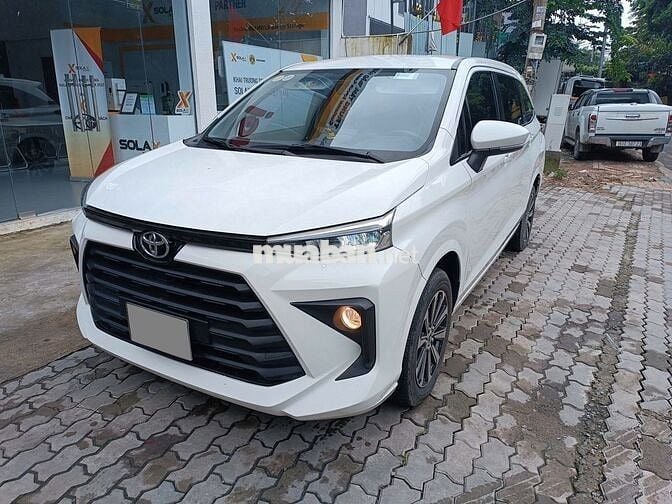 Toyota Avanza 2023 số tự động màu trắng rin