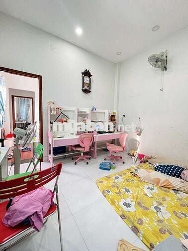 BÁN NHÀ 2 TẦNG HẺM XE HƠI THÔNG NHỈNH 4 ĐỒNG