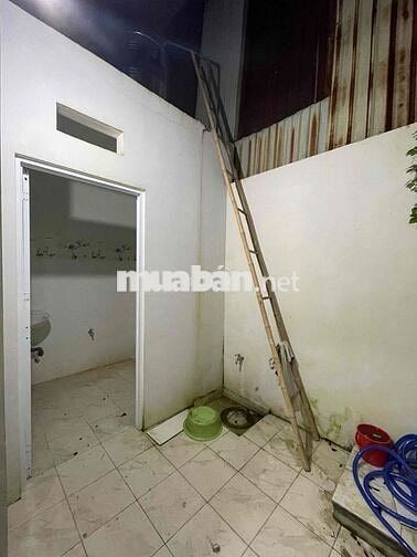 Cho thuê nhà (4m x 20m) có gác trệt trống suốt hẻm xe tải