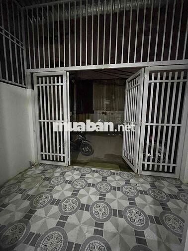Cho thuê nhà (4m x 20m) có gác trệt trống suốt hẻm xe tải