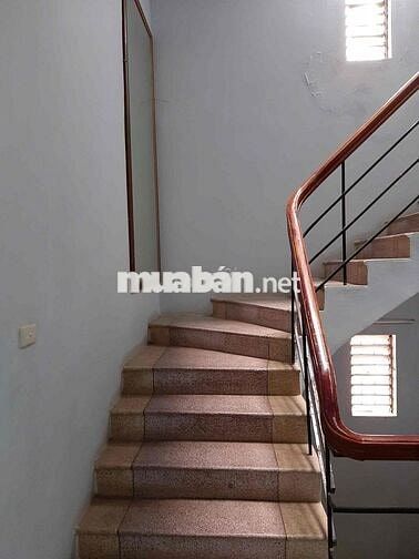 Cho thuê nhà nguyên căn có gara để ô tô