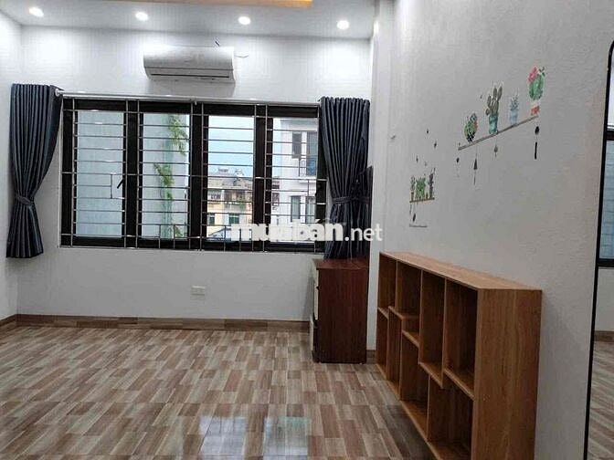 Cho thuê nhà nguyên căn 60M 3 tầng -3 ngủ -đủ nội thất -sát phố kdoanh