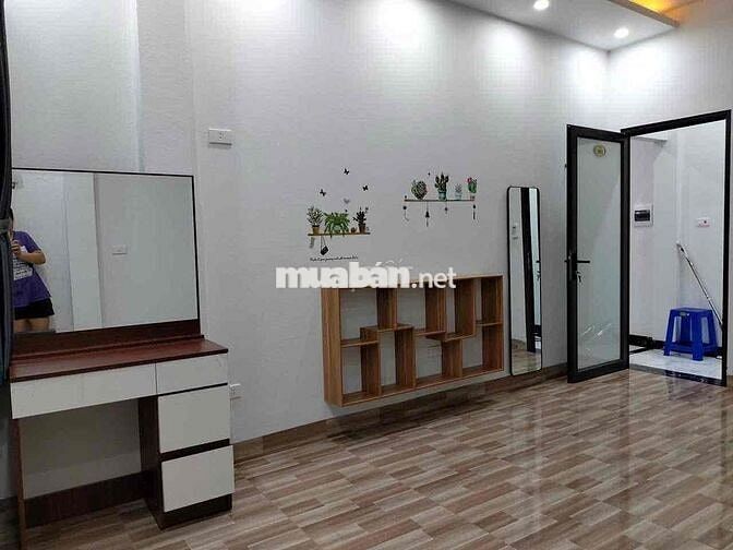 Cho thuê nhà nguyên căn 60M 3 tầng -3 ngủ -đủ nội thất -sát phố kdoanh